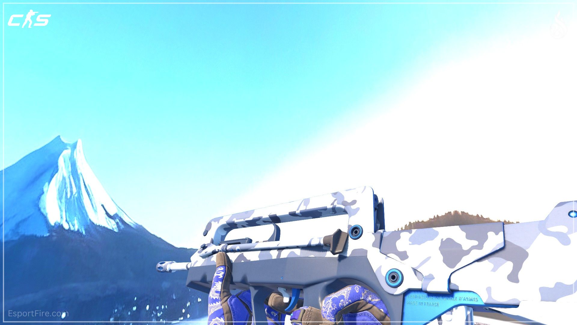 FAMAS Yeti Camo CS2 blue loadout skin